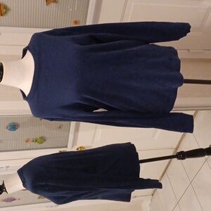4/$40 Navy Blue Long Sleeve Tee Size Small